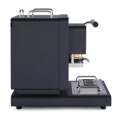 Macchine Aroma Iconica La Dolce Vita x Fiat podmaskin - svart